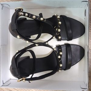 Karl Lagerfeld Paris, black cedra style